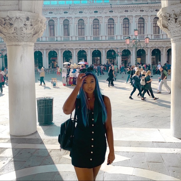 Meet your Posher, Bayley - Picture 2 of 5